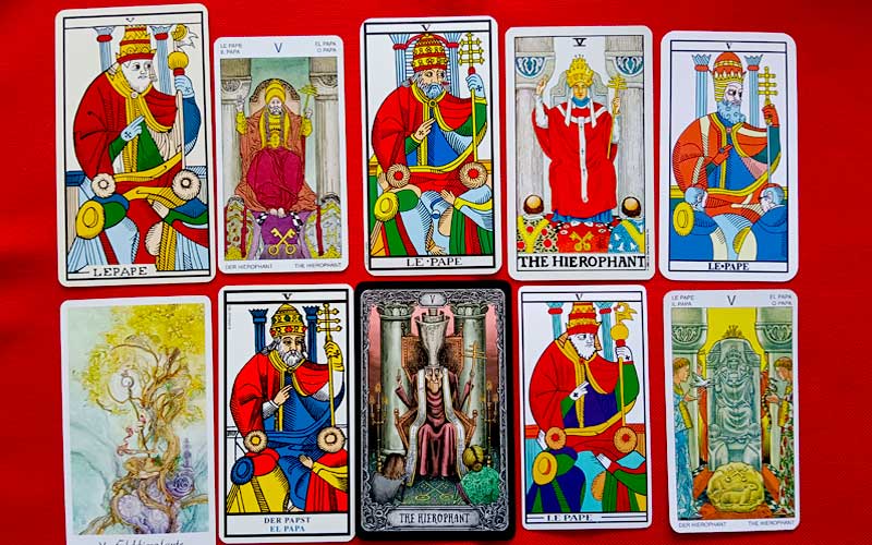 El Arcano del Papa del Tarot como representación de la Intransigencia